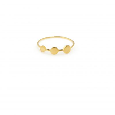 Dots Ring - Τρεις άνισες τελείες σχηματίζουν το χρυσό δαχτυλίδι "Dots" που είναι κομψά σχεδιασμένο και με έντονο χαρακτήρα. Απλό αλλά και με στυλ που σε κερδίζει αμέσως!

Υλικό: Χρυσό 14κ