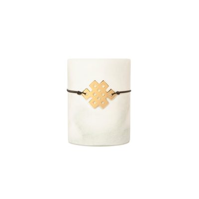Lucky Squares Bracelet Gold - A square symbolizes strength and stability! In this design, one can distinguish the eights used to form a rhombus, a symbol of completeness for a year full of strength, stability and wholeness in all our relationships!

Material: White metal dipped in gold, black gold or pink gold. It comes with a colored string.
Pick between: black, gray, brown, dark red, beige string.